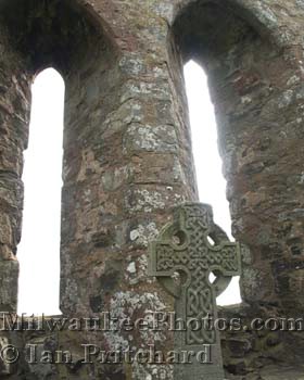 Photograph of Celtic Cross from www.MilwaukeePhotos.com (C) Ian Pritchard